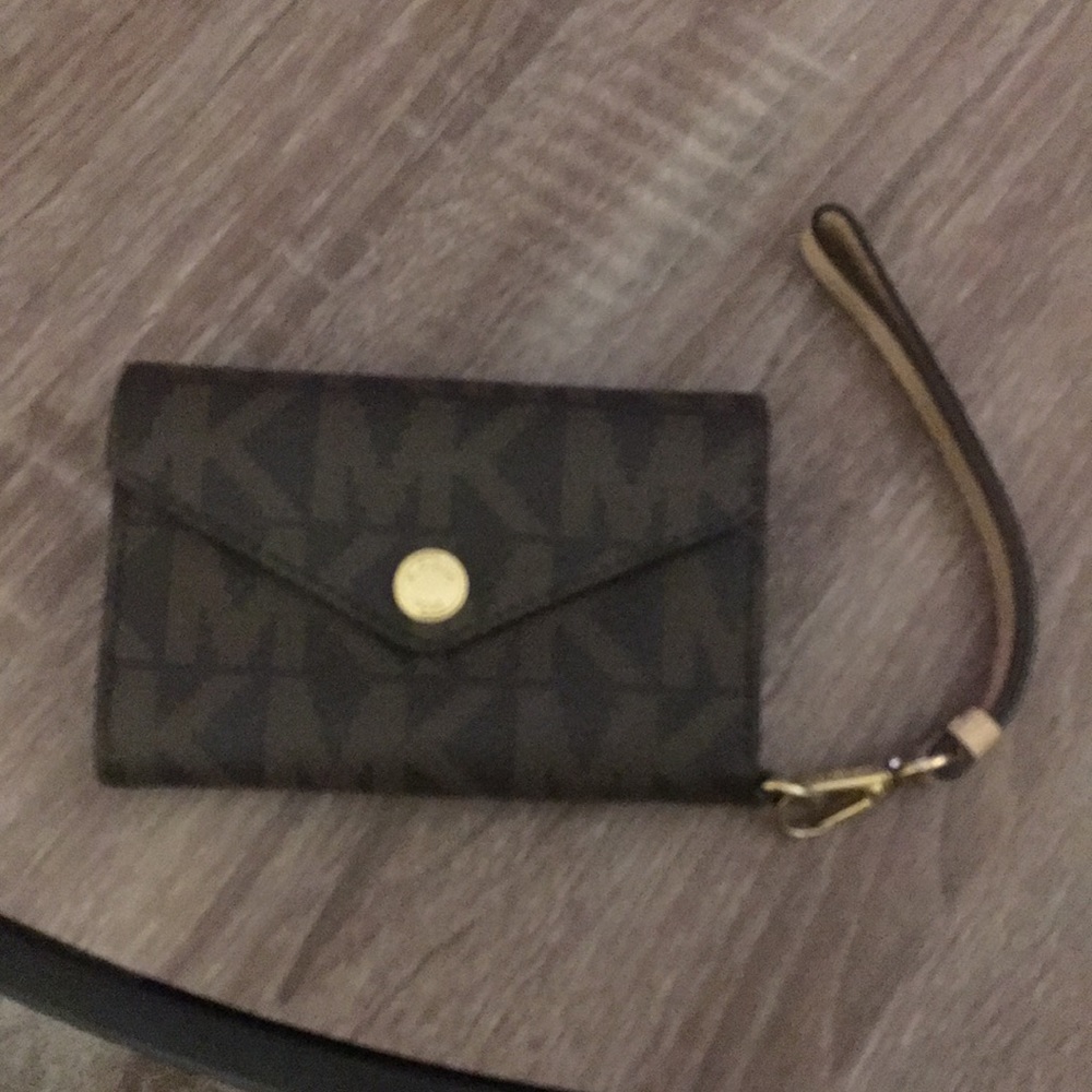 Michael kors wristlet